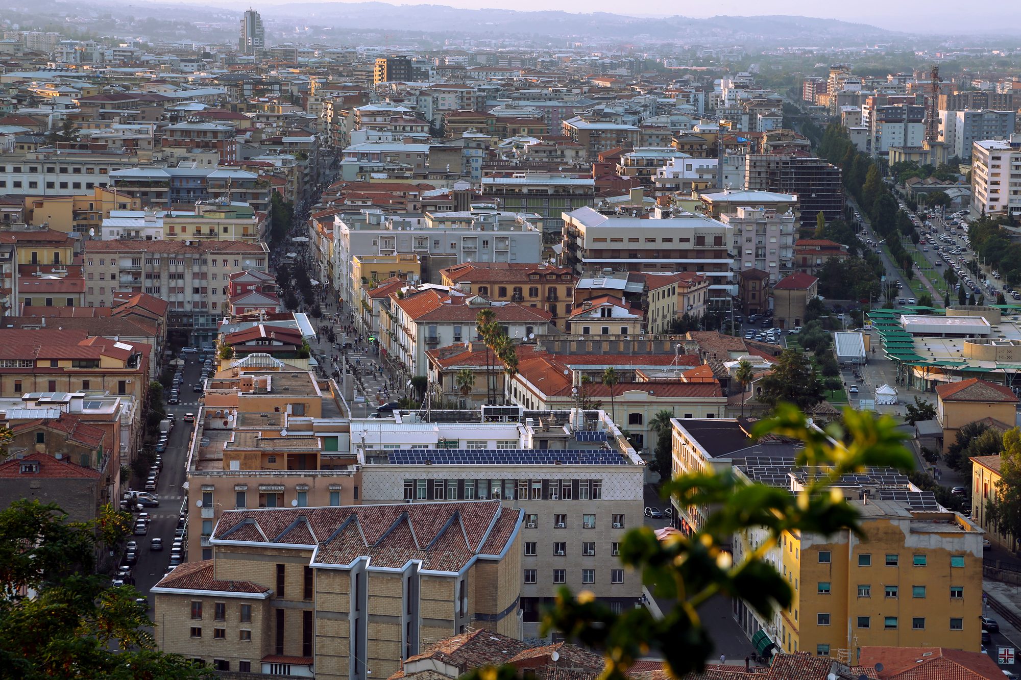 Cosenza al tramonto vista da Portapiana